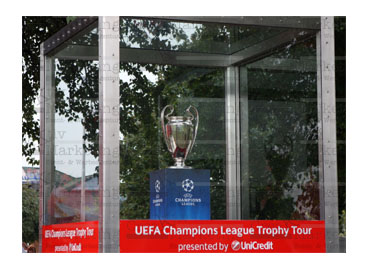 Champions League Pokal und Tresor